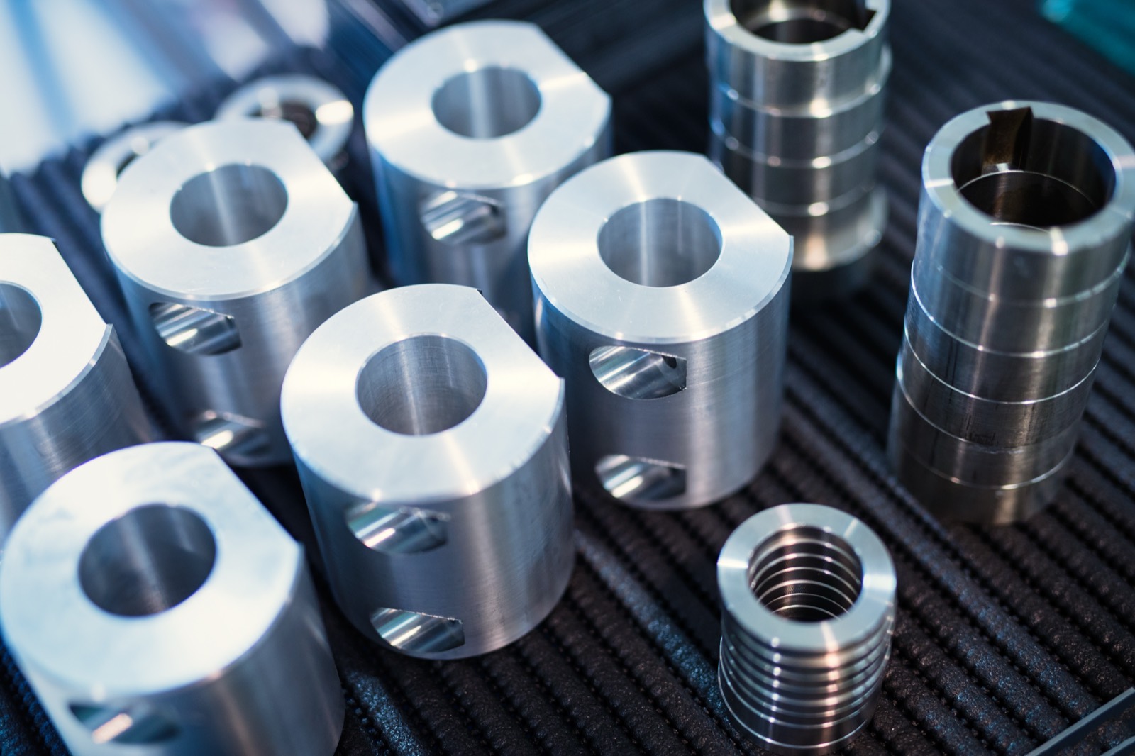 Gefertigte Metallteile aus der Produktion